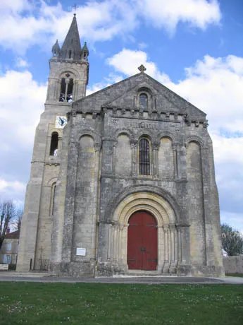 Image qui illustre: Eglise Saint-Pierre de Loupiac à Loupiac - 0