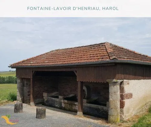 Image qui illustre: Fontaine Lavoir D'henriau à Harol - 0