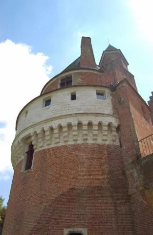 Image qui illustre: Château Fort De Rambures