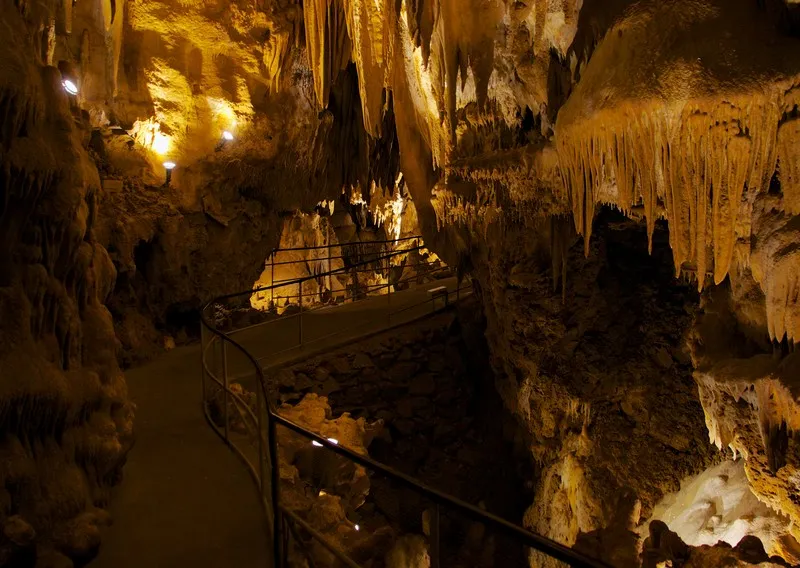 Image qui illustre: Grotte De Villars à Villars - 2