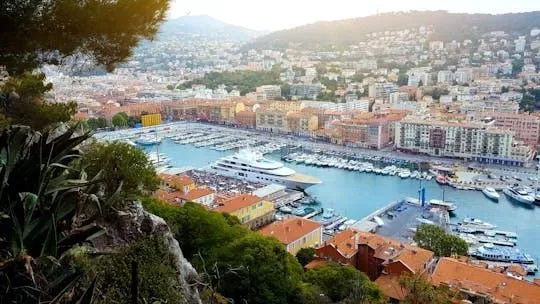 Image qui illustre: Visite privée d'Èze et de Monte-Carlo depuis le port de Nice ou de Villefranche