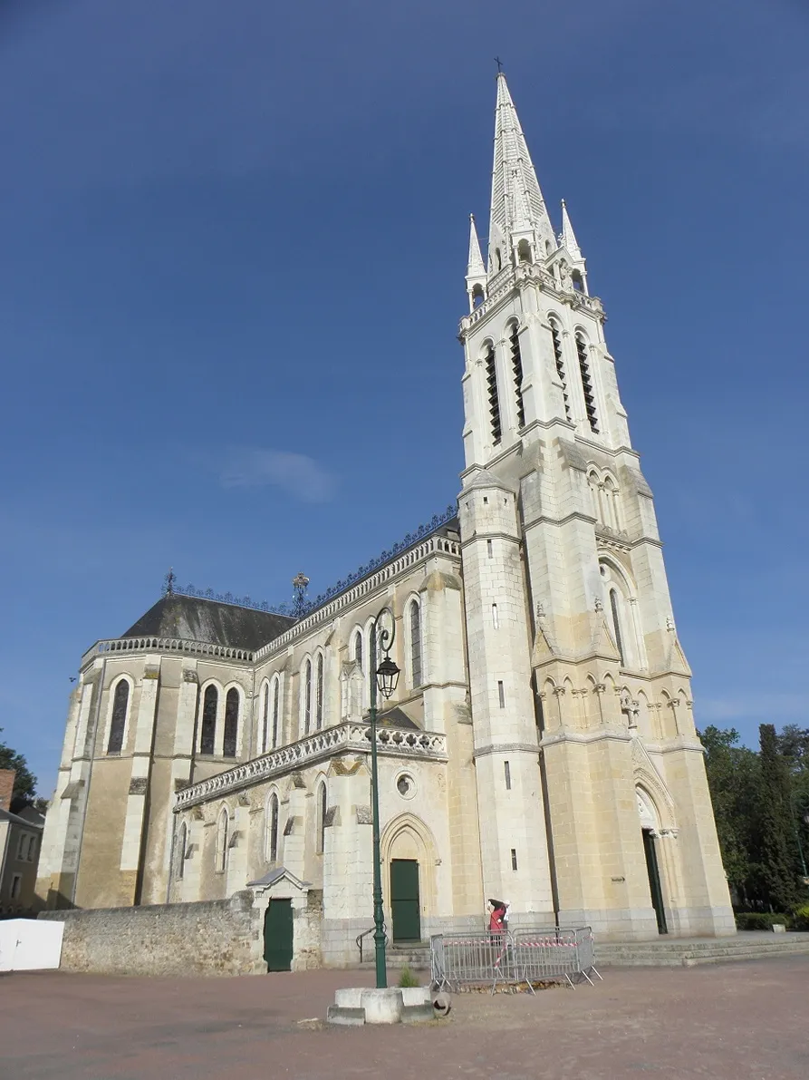 Image qui illustre: Basilique Notre Dame Du Chene à Vion - 0