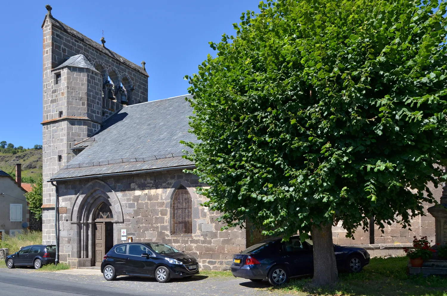 Image qui illustre: Eglise de Sainte-Anastasie à Neussargues en Pinatelle - 0