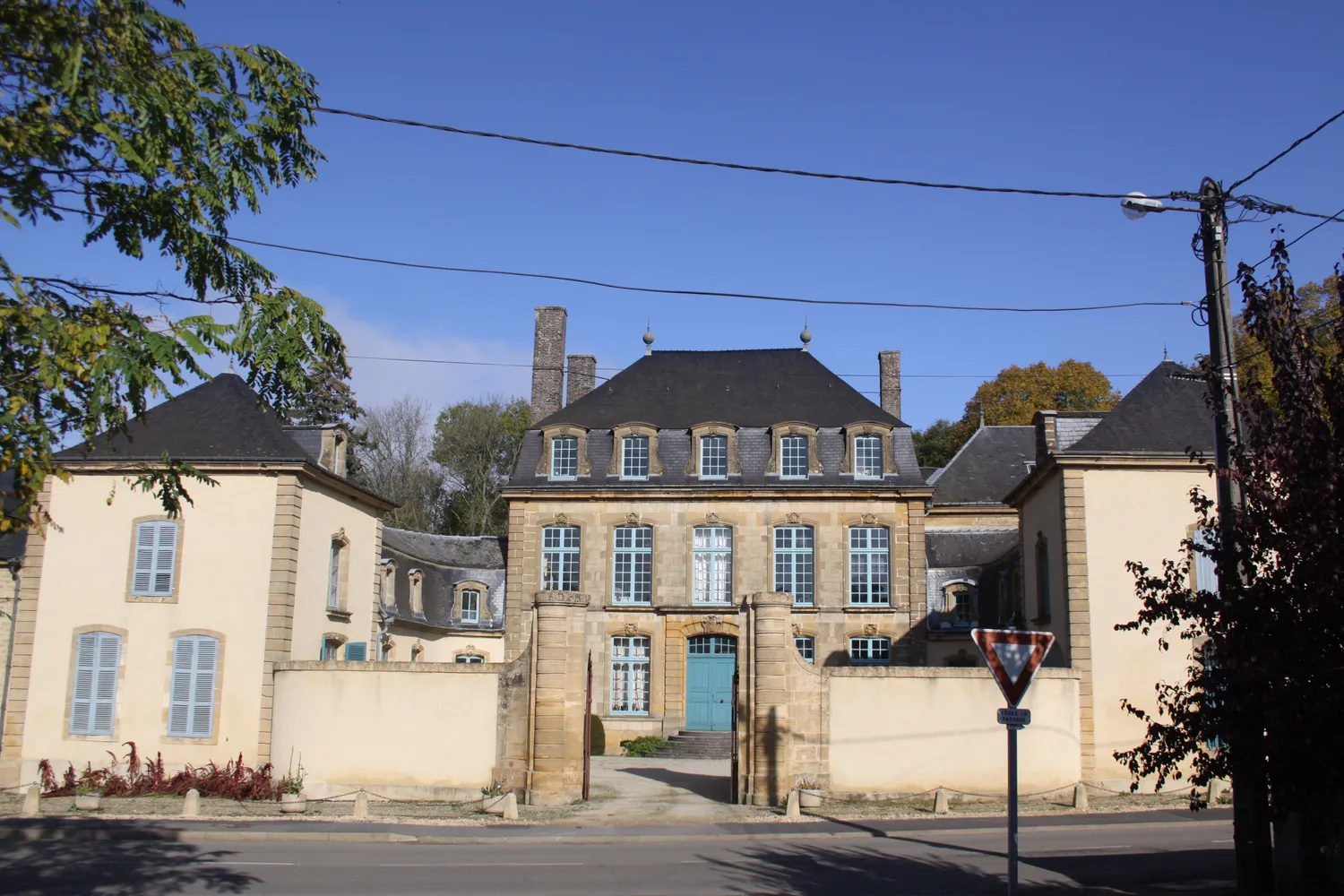 Image qui illustre: Château De Remilly-aillicourt à Remilly-Aillicourt - 0