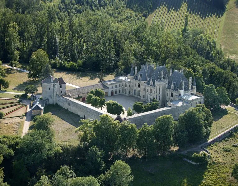 Image qui illustre: Château Et Tour Michel De Montaigne à Saint-Michel-de-Montaigne - 0