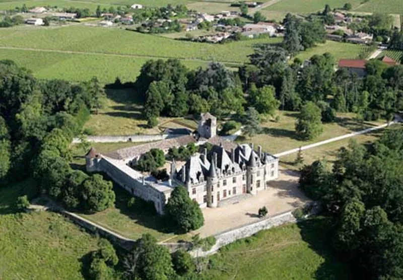Image qui illustre: Château Et Tour Michel De Montaigne à Saint-Michel-de-Montaigne - 2