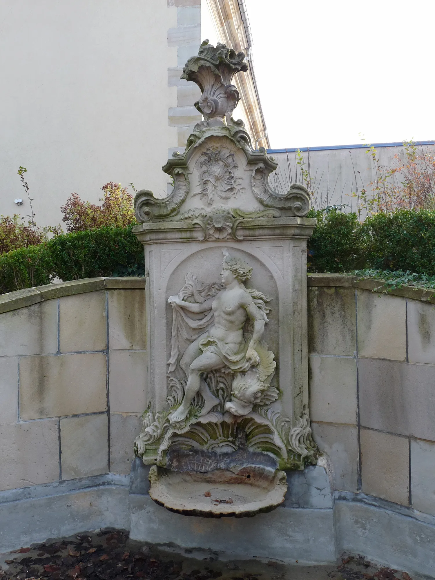 Image qui illustre: La Fontaine D'amphitrite à Remiremont - 0