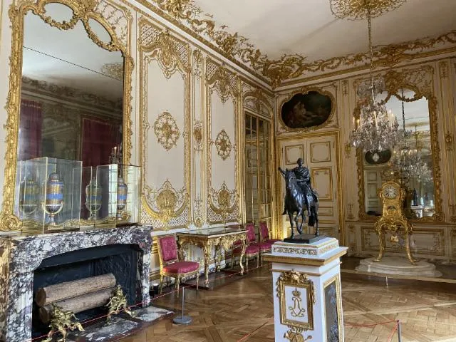 Image qui illustre: Visite guidée en anglais des Appartements Privés de Louis XV et Louis XVI
