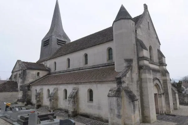 Image qui illustre: Eglise De La Sainte-trinité De Trucy