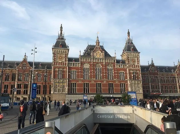 Image qui illustre: Gare d'Amsterdam-Central à  - 1