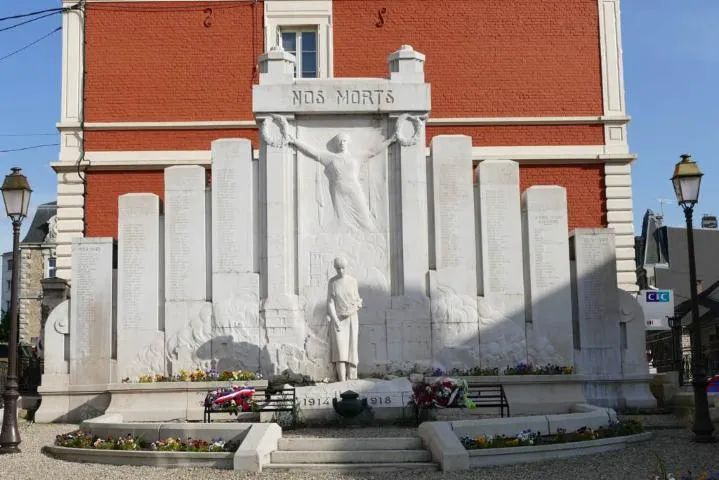 Image qui illustre: Monument aux morts