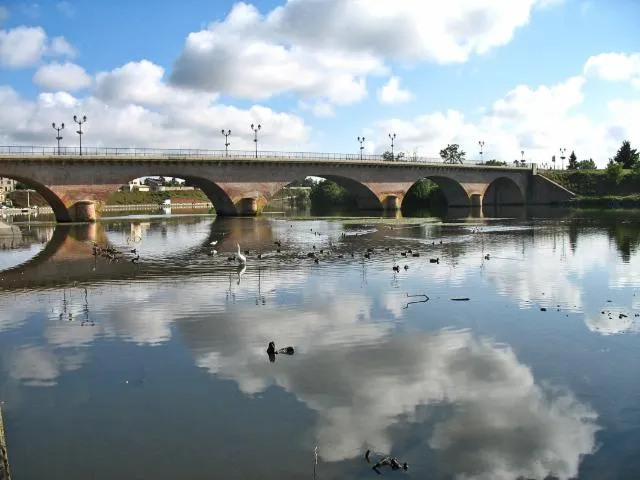 Image qui illustre: Pont Sur La Garonne