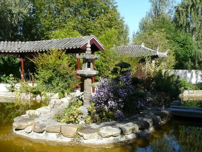 Image qui illustre: Jardin Yili à Saint-Rémy-l'Honoré - 0
