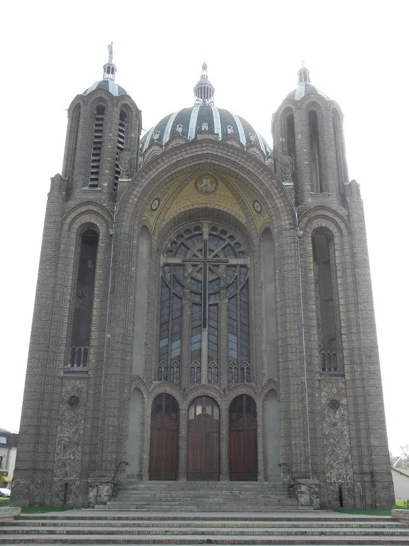 Image qui illustre: Basilique Sainte-clotilde à Reims - 0