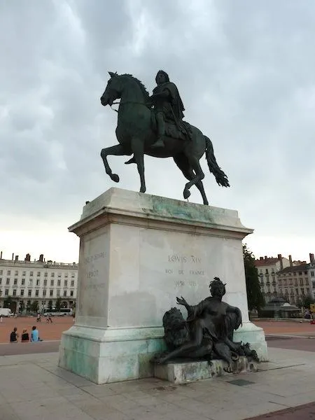 Image qui illustre: Statue équestre de Louis XIV à Lyon à Lyon - 1