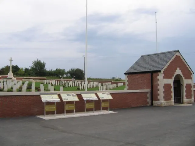 Image qui illustre: Fromelles (pheasant Wood) Military Cemetery