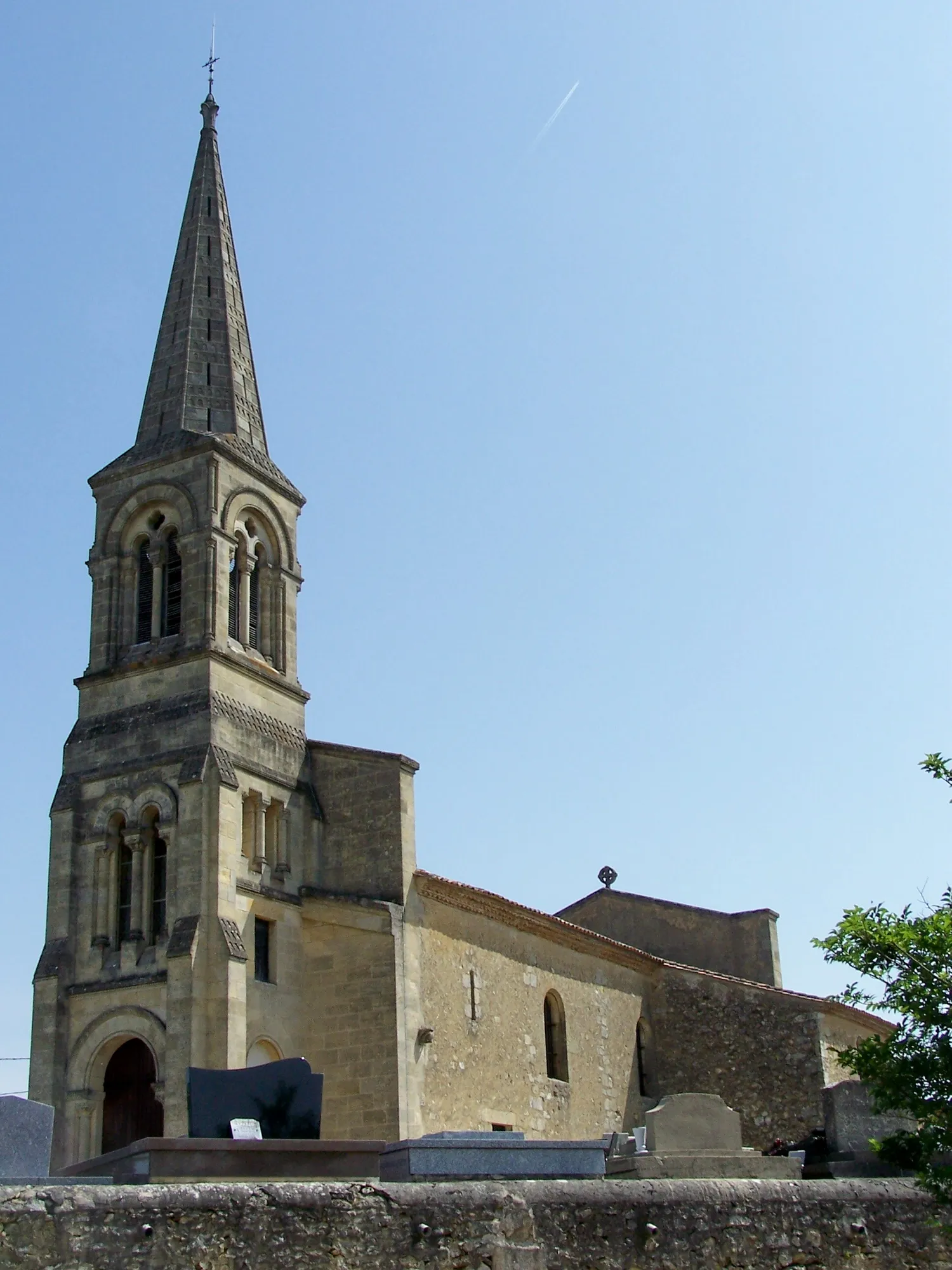 Image qui illustre: Eglise Saint-Jean de Monprimblanc à Monprimblanc - 1