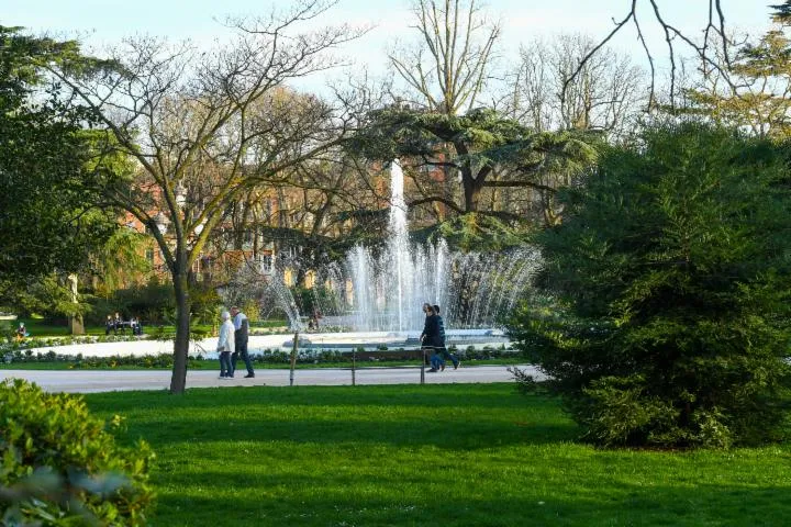 Image qui illustre: Visites à deux voix : Le Grand-Rond et le Jardin Royal