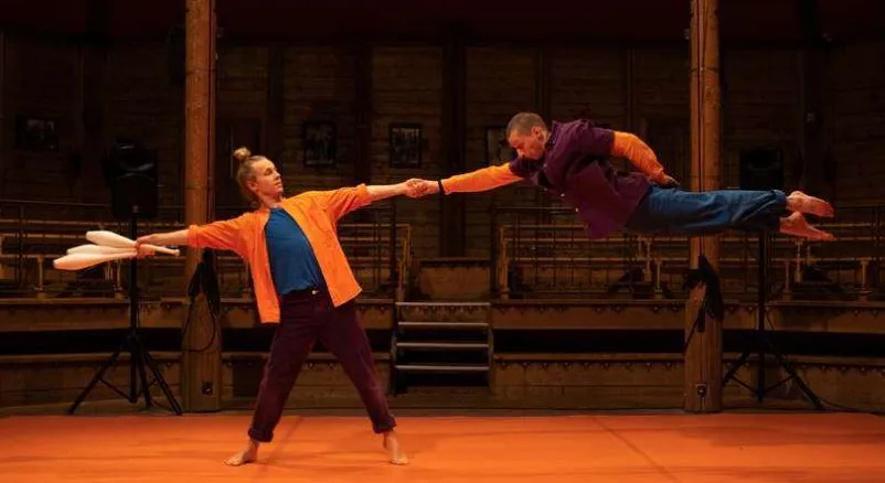Image qui illustre: Cirque Et Danse :  La Fabuleuse Histoire De Basarkus