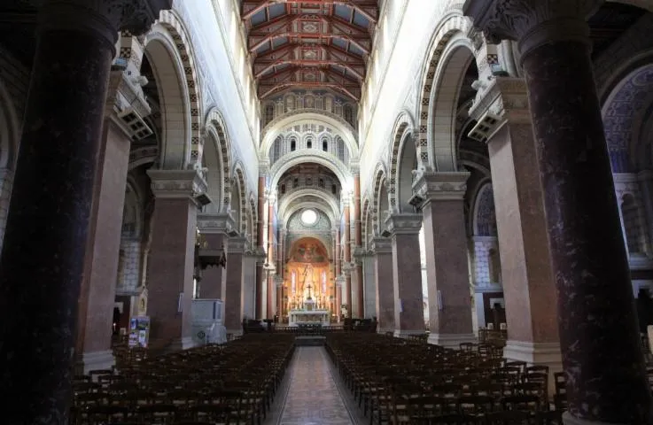 Image qui illustre: Basilique Notre-dame De Brebières
