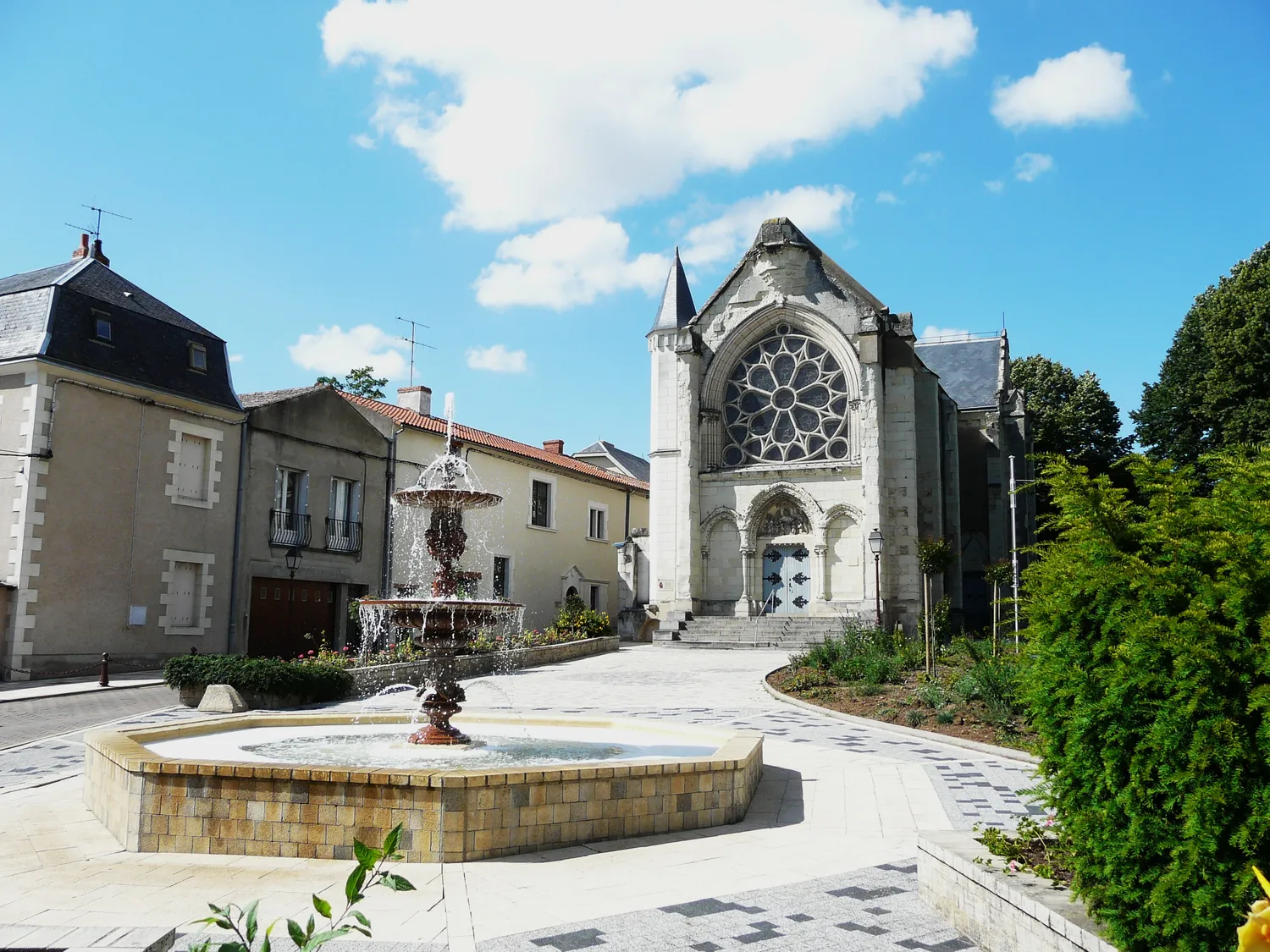 Image qui illustre: La Chapelle Jeanne D'arc à Thouars - 1