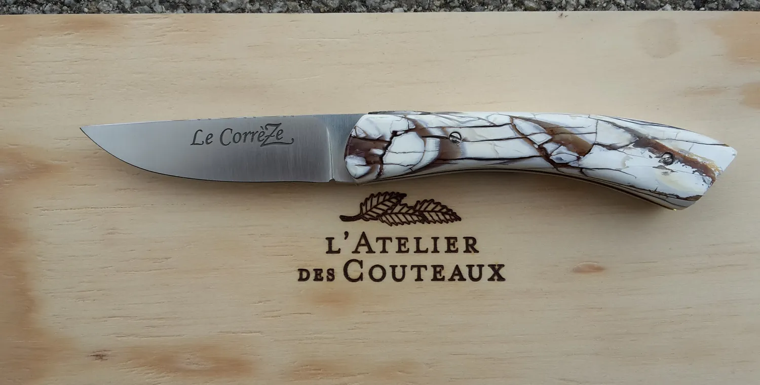 Image qui illustre: Le Couteau De Corrèze à Collonges-la-Rouge - 1