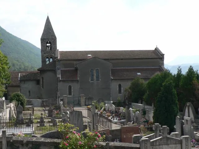 Image qui illustre: Eglise Saint-Pierre à Saint-Georges de Commiers
