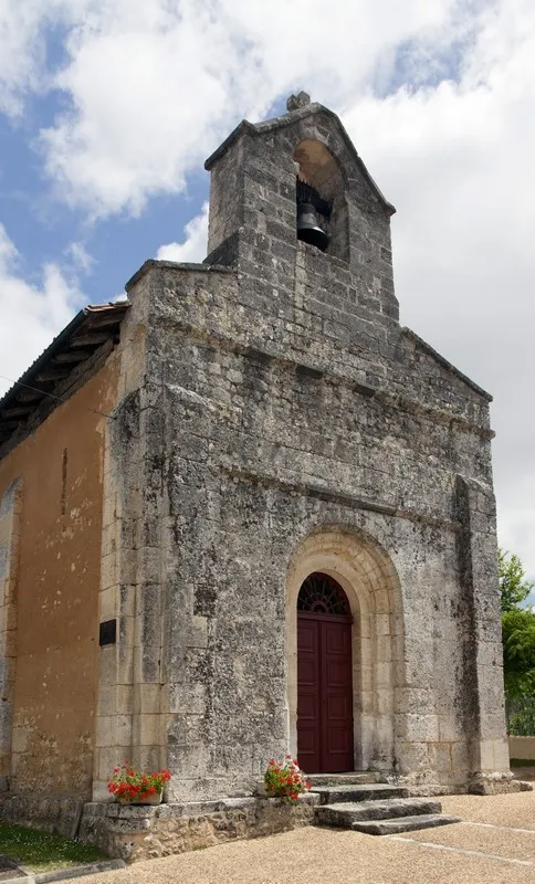 Image qui illustre: Eglise Saint-Pierre à La Chapelle-Montmoreau - 1