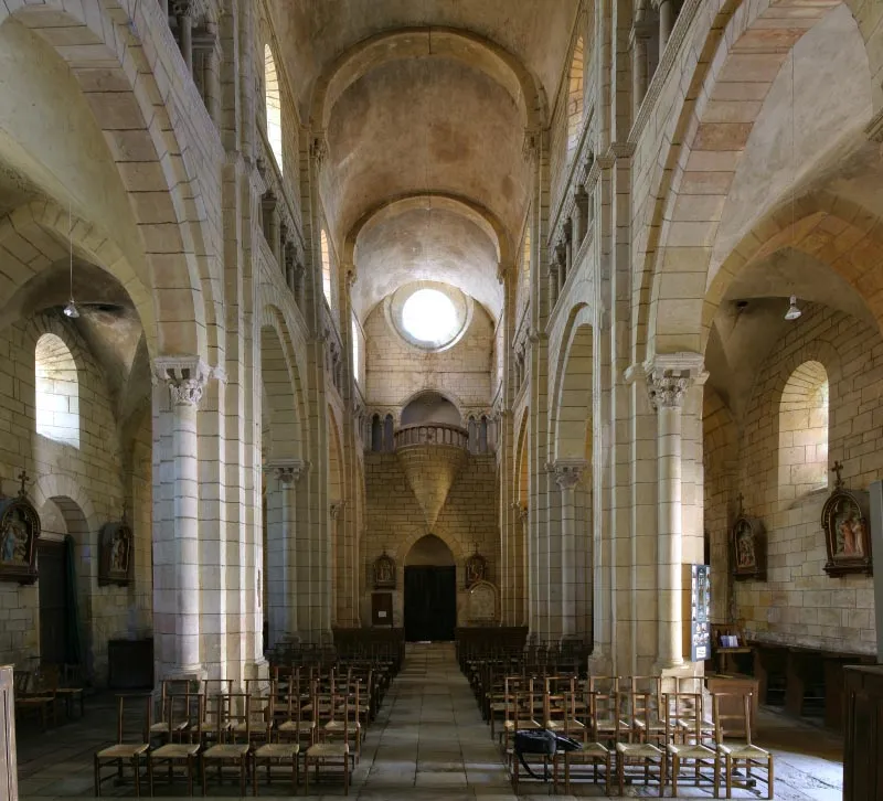 Image qui illustre: Eglise Romane Saint-hilaire à Semur-en-Brionnais - 2