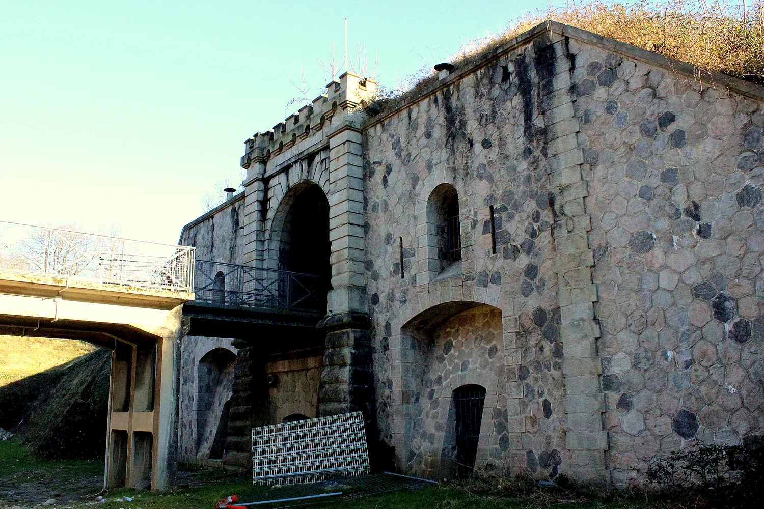 Image qui illustre: Fort de Feyzin à Feyzin - 0