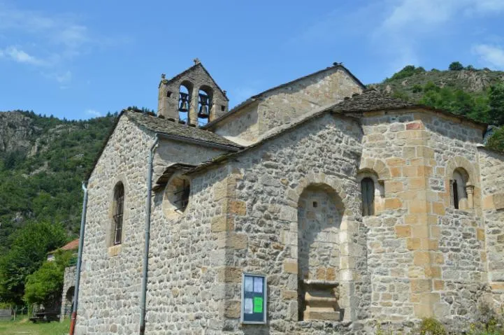 Image qui illustre: Eglise Saint-jean De Charzorne