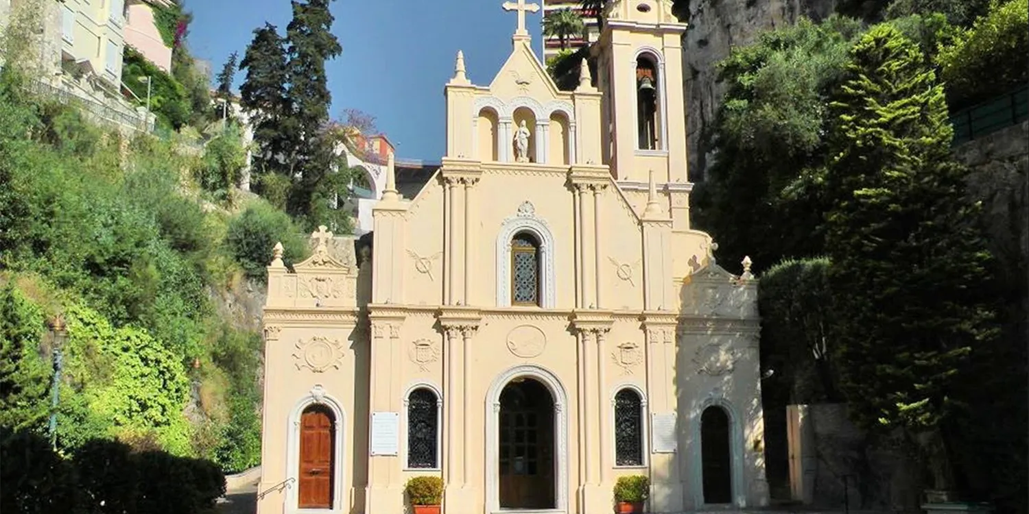Image qui illustre: Eglise Sainte-Dévote à  - 0