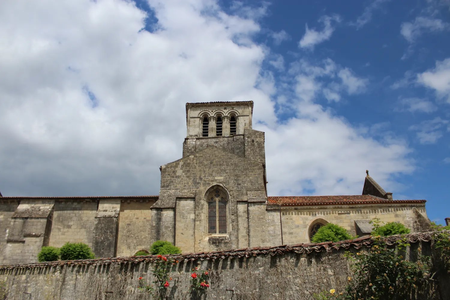 Image qui illustre: Eglise Saint Etienne à Coulonges-sur-l'Autize - 2
