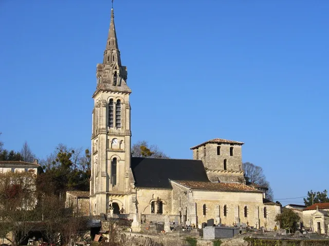 Image qui illustre: Église de Saint-Michel de Fronsac à Saint-Michel-de-Fronsac - 0