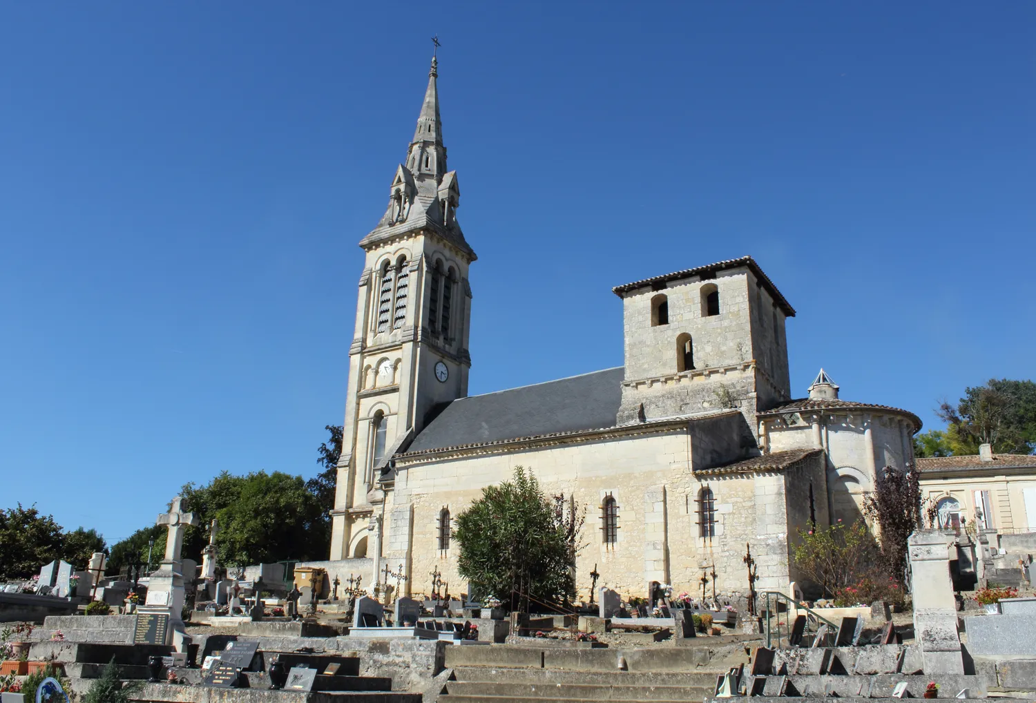 Image qui illustre: Église de Saint-Michel de Fronsac à Saint-Michel-de-Fronsac - 1