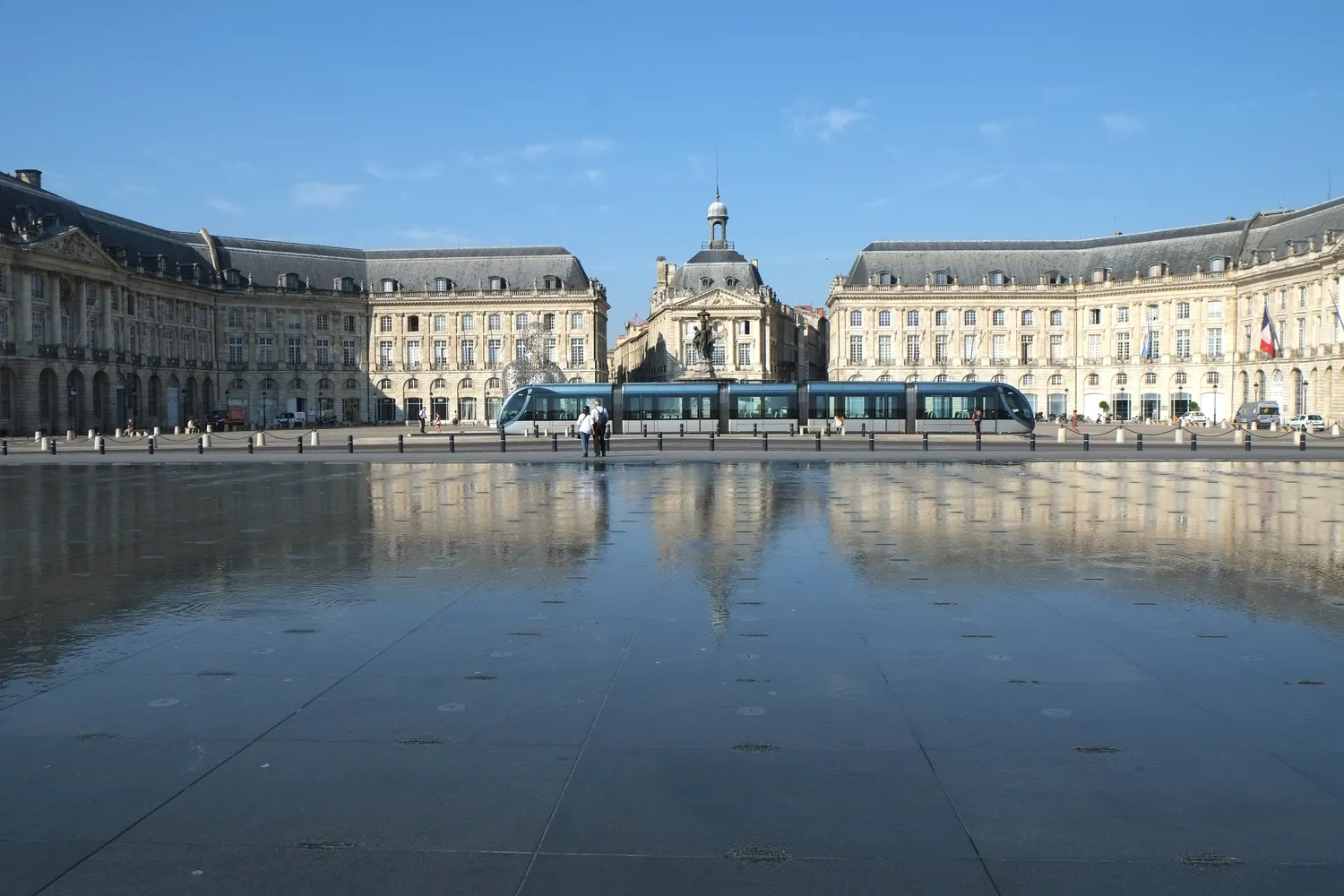 Image qui illustre: Place de la Bourse à Bordeaux - 2