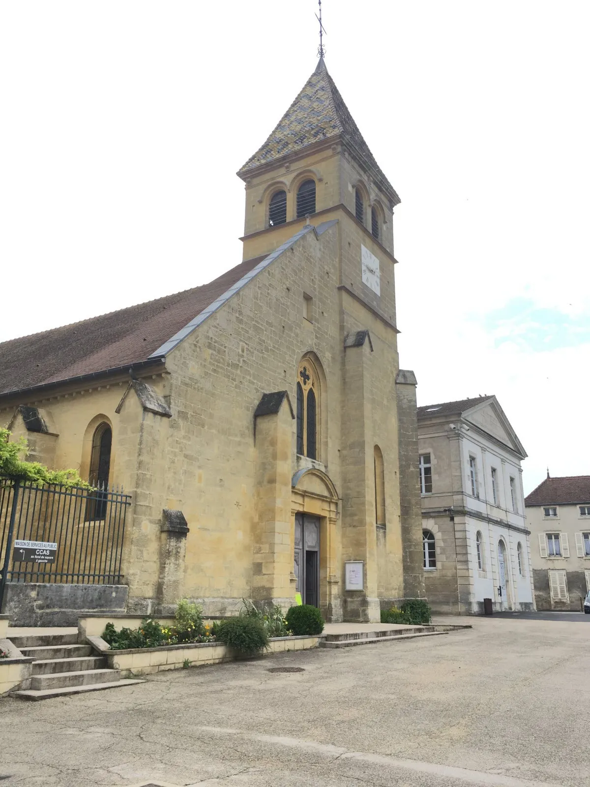 Image qui illustre: Eglise Saint-Léger à Is-sur-Tille - 0
