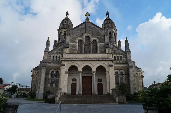 Image qui illustre: Église Sacré-Cœur