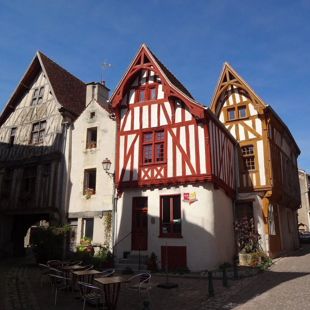 Image qui illustre: Village Médiéval De Noyers-sur-serein à Noyers - 1