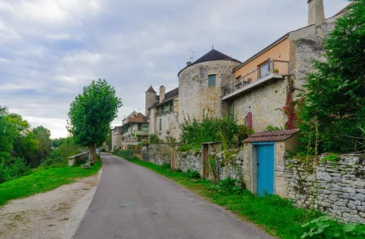 Image qui illustre: Village Médiéval De Noyers-sur-serein