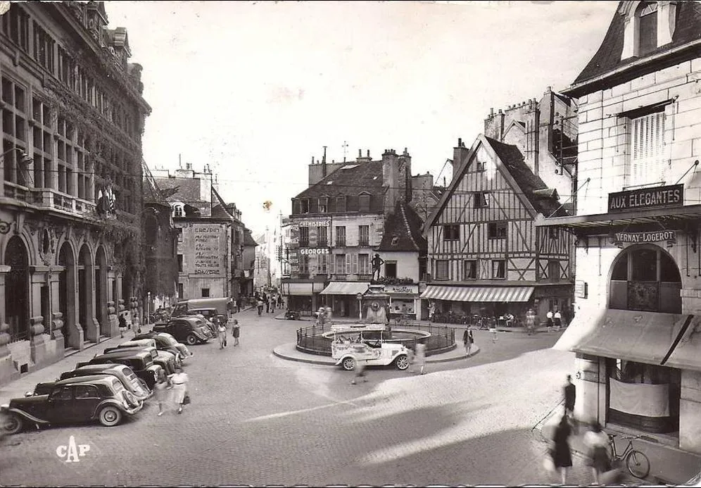 Image qui illustre: Place François-Rude à Dijon - 2