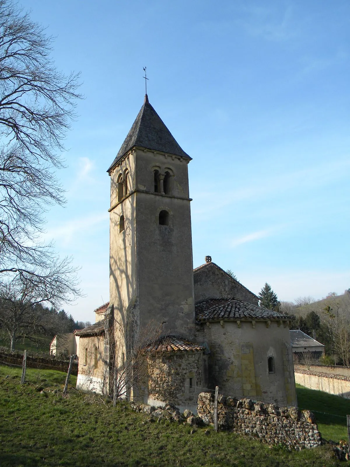 Image qui illustre: Eglise Romane Saint-martin-la-vallée à Semur-en-Brionnais - 0