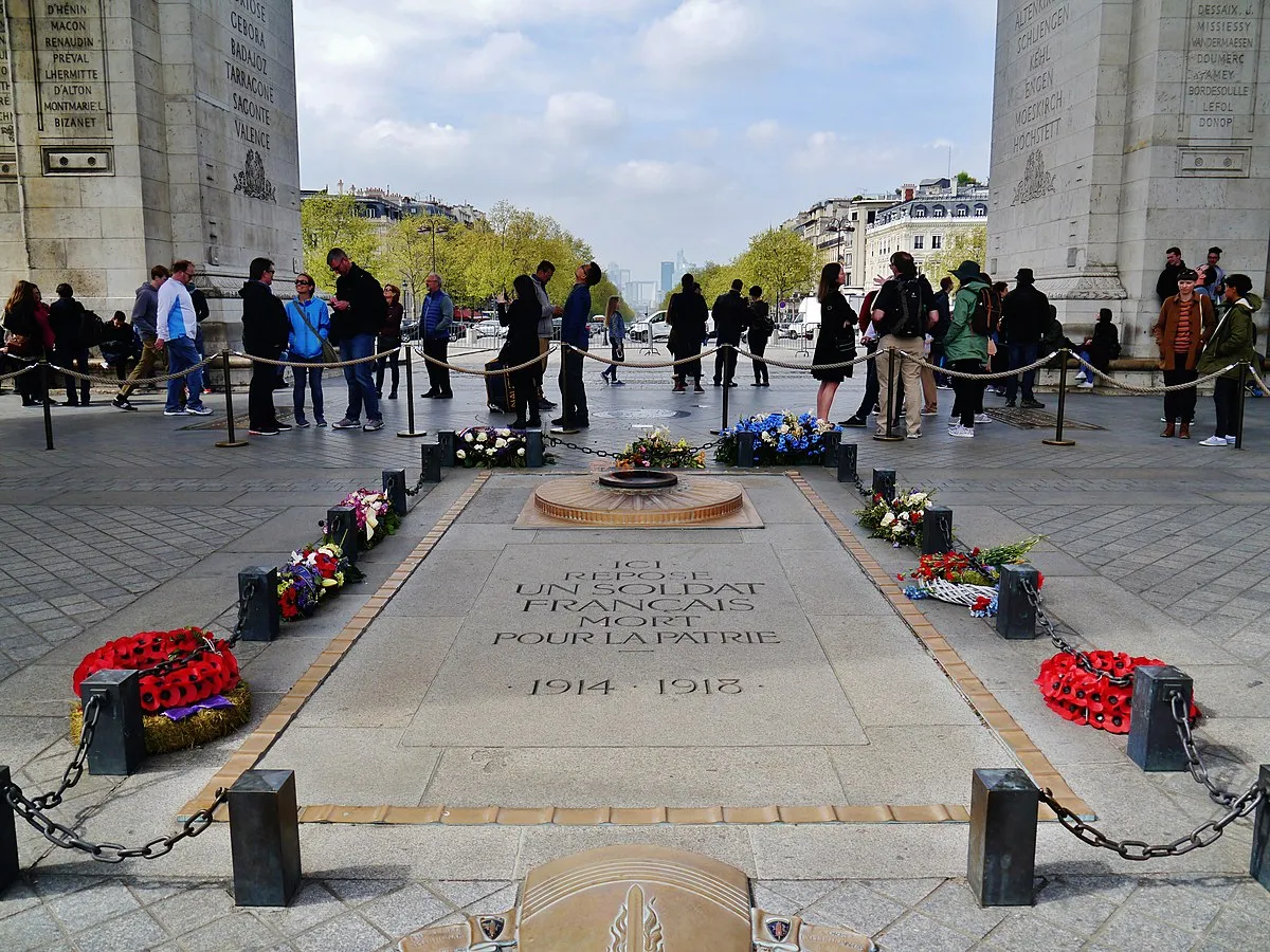Image qui illustre: La Tombe du Soldat Inconnu à Paris - 1