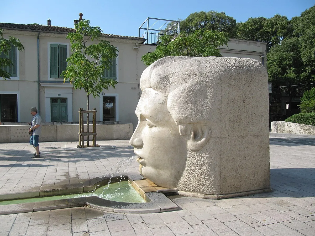 Image qui illustre: Fontaine Martial Raysse à Nîmes - 2