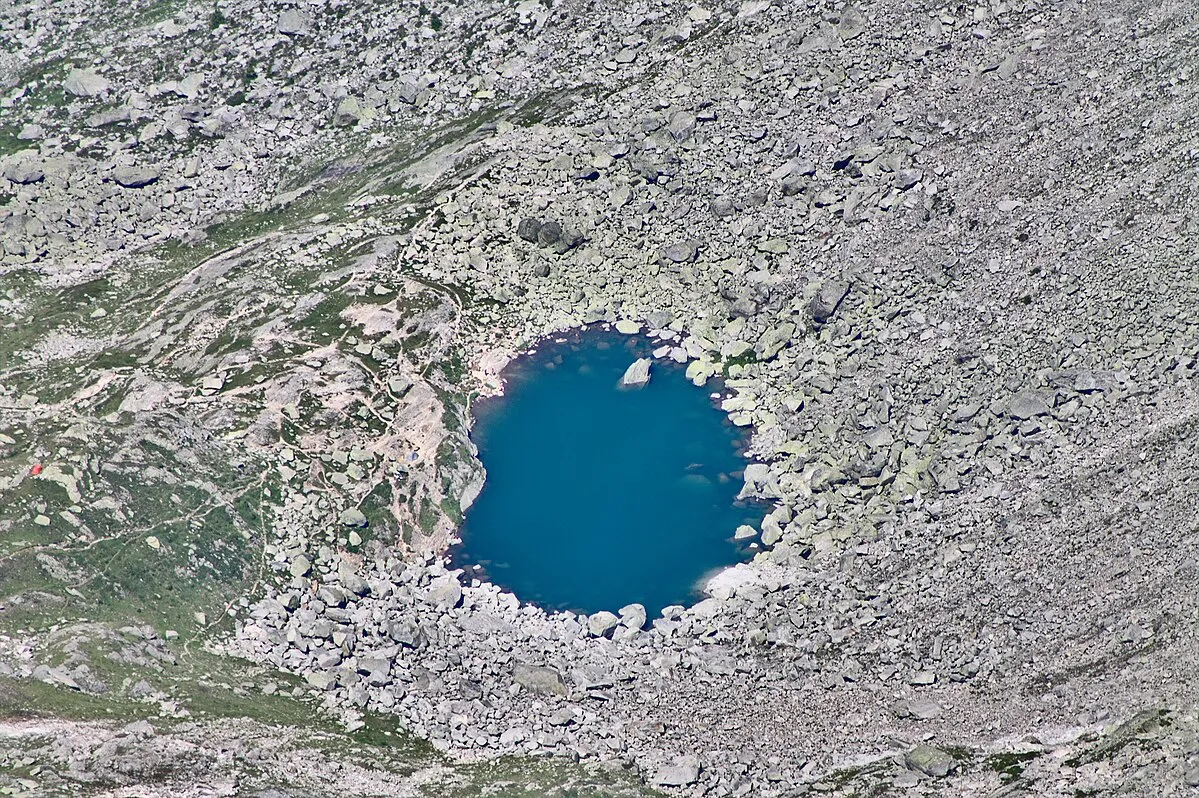 Image qui illustre: Lac Bleu à Chamonix-Mont-Blanc - 0