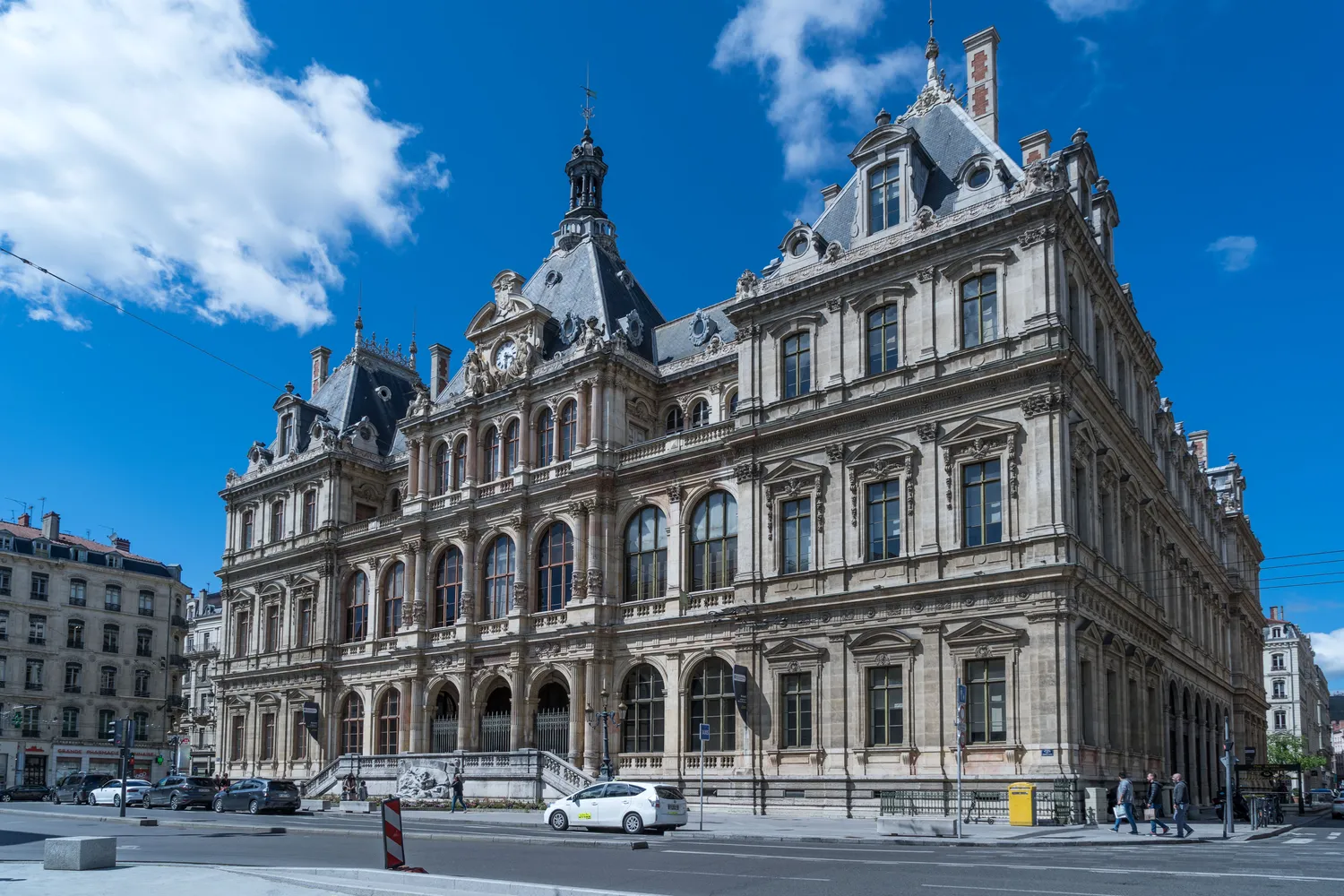Image qui illustre: Palais de la Bourse à Lyon - 2