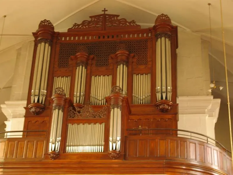 Image qui illustre: L'orgue Stiehr Frères De L'église Paroissiale Saint-michel à Wisches - 0