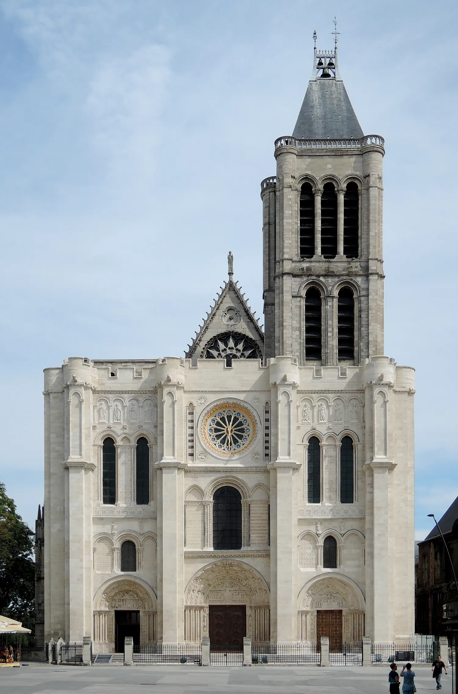 Image qui illustre: Basilique cathédrale de Saint-Denis à Saint-Denis - 1