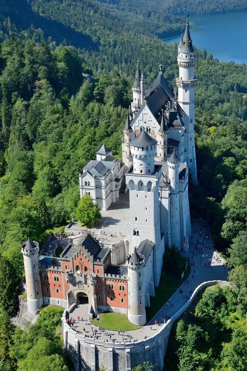 Image qui illustre: Château de Neuschwanstein à  - 2