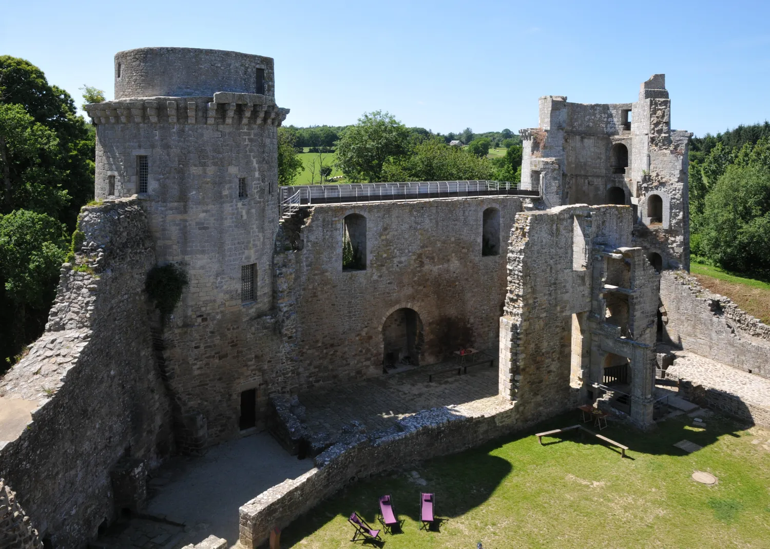 Image qui illustre: Château De La Hunaudaye à Plédéliac - 0
